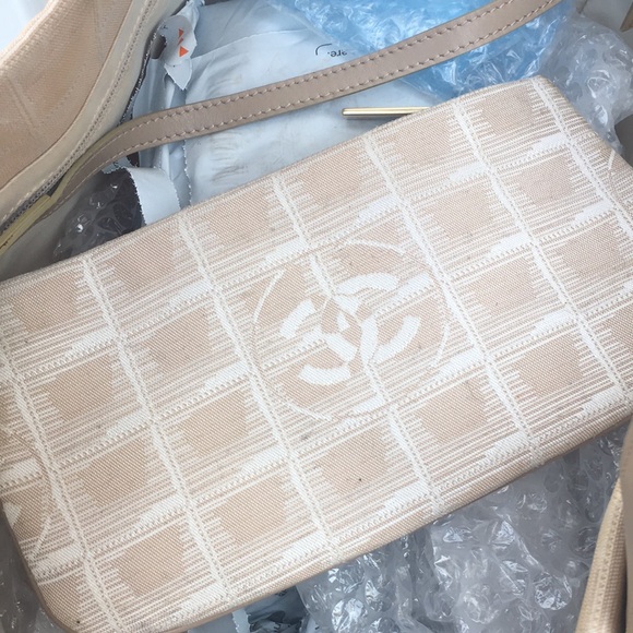 Authentic Chanel Travel Line Tote in good condition with pouch - Picture 9 of 15